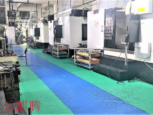 精密CNC加工中心配套設(shè)備齊全