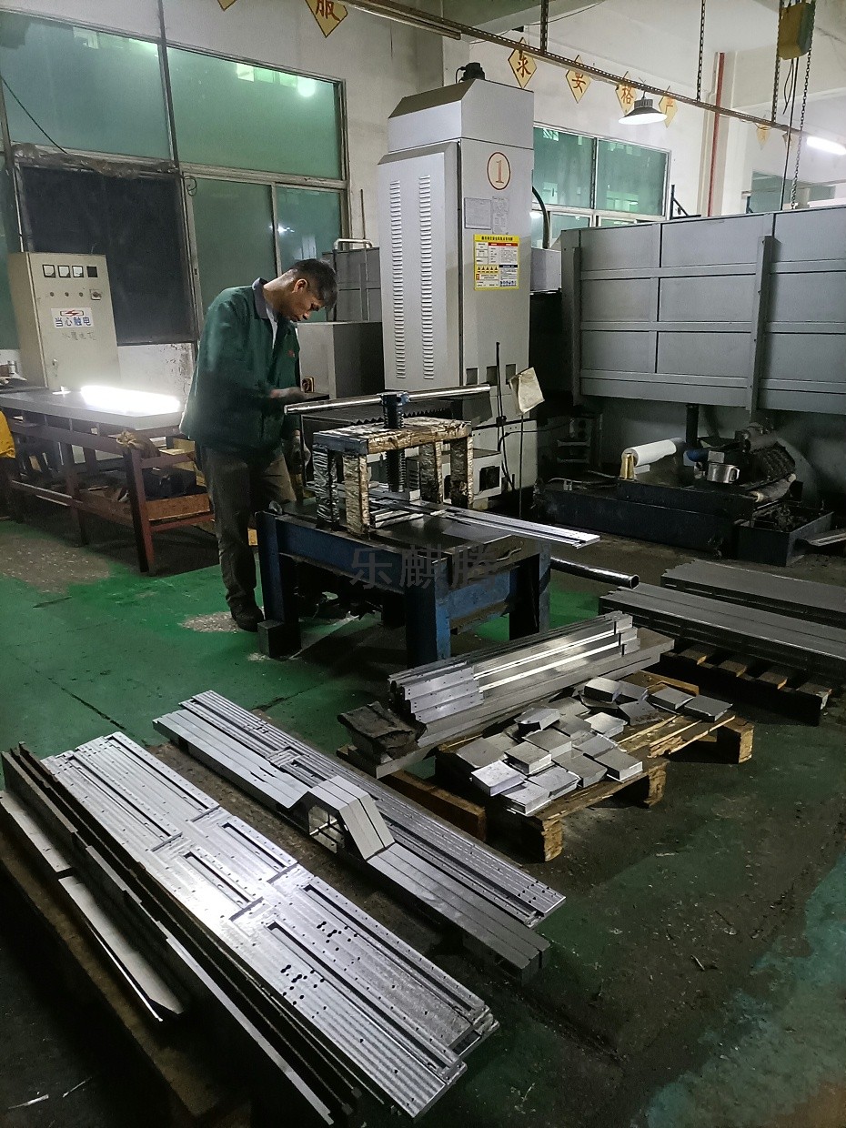 樂麒騰導(dǎo)軌定制